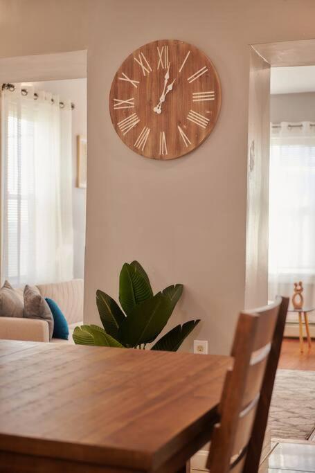 פרובידנס Cozy Apartment 1St 10Min Walk Downtown And City View מראה חיצוני תמונה