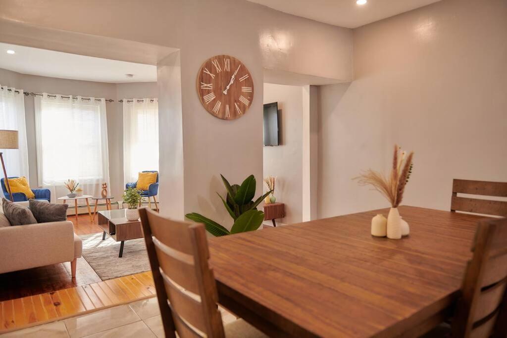 פרובידנס Cozy Apartment 1St 10Min Walk Downtown And City View מראה חיצוני תמונה
