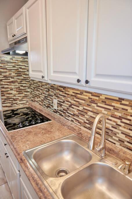 פרובידנס Cozy Apartment 1St 10Min Walk Downtown And City View מראה חיצוני תמונה
