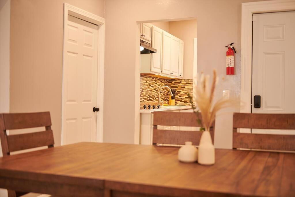 פרובידנס Cozy Apartment 1St 10Min Walk Downtown And City View מראה חיצוני תמונה